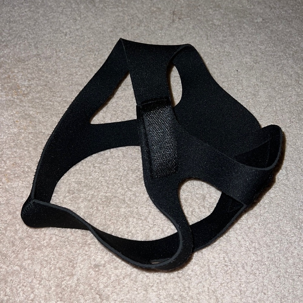NWOT chin strap compression
